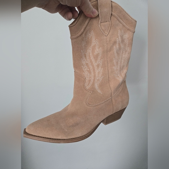 CROWN VINTAGE Tan Suede Western style boots - Picture 10 of 16